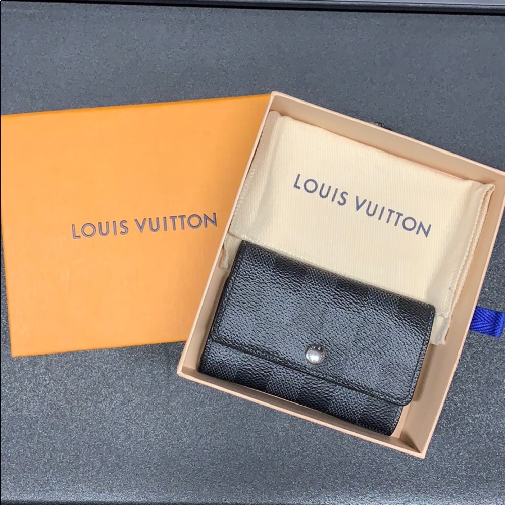 Authentic Louis Vuitton 6 Key Holder